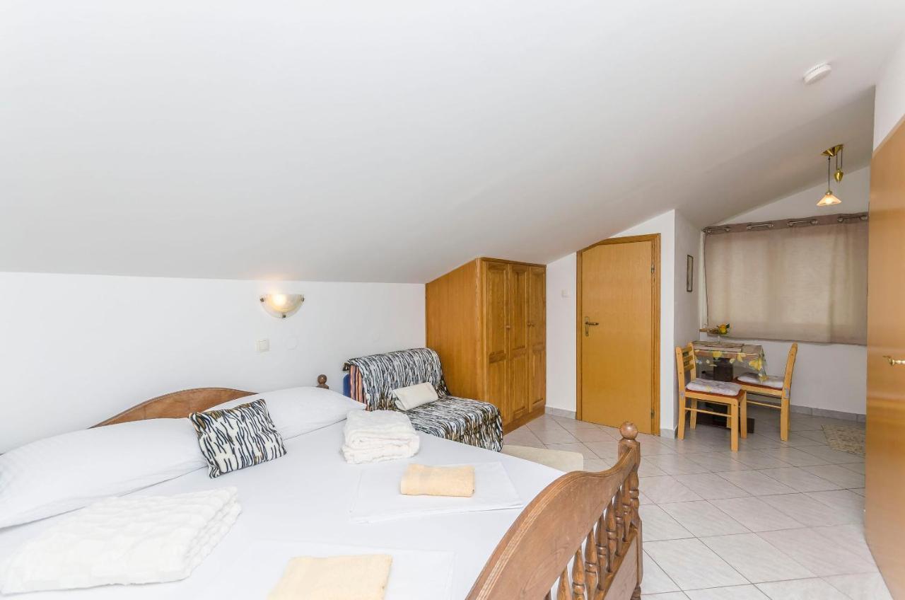 Apartments Ivanka On The Beach Vodice Exterior photo
