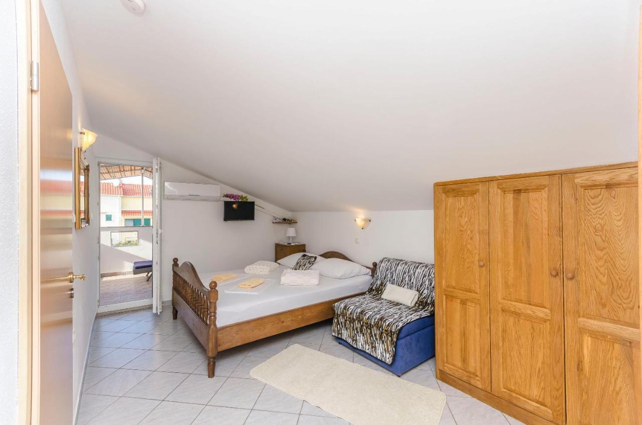 Apartments Ivanka On The Beach Vodice Exterior photo