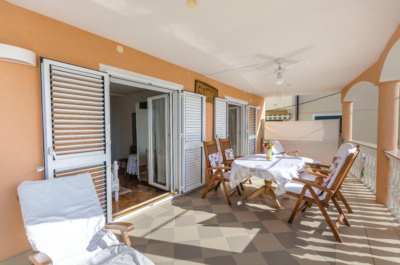 Apartments Ivanka On The Beach Vodice Exterior photo